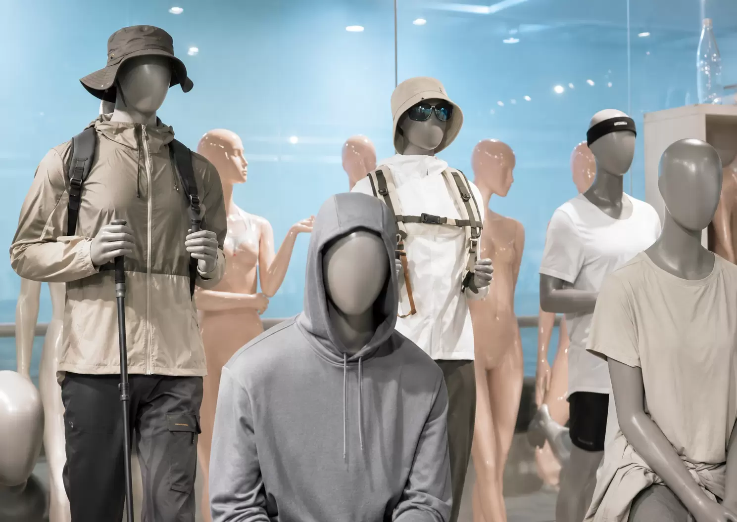 Manequins de conceito elegante: atendendo às diversas necessidades de manequins das marcas de moda com excelente tecnologia de moldagem por sopro